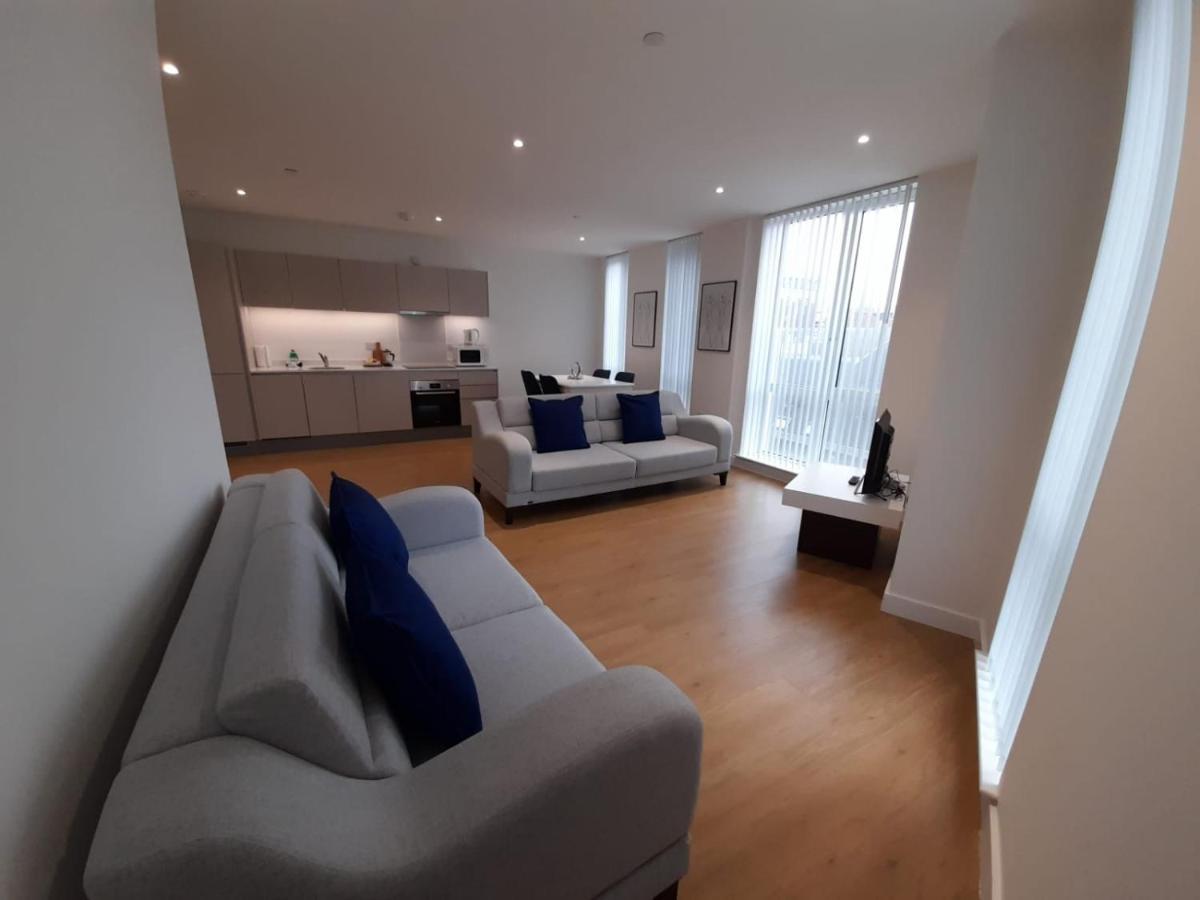 Berks Luxury Serviced Apartments , Free Parking, Free Gym And Free Wifi Bracknell Exterior photo