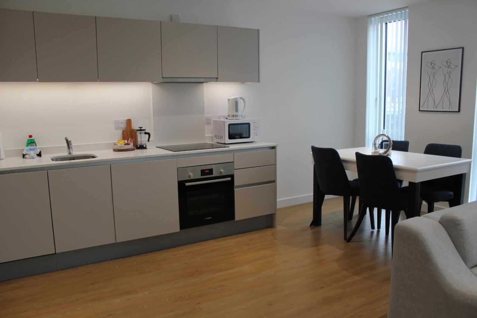 Berks Luxury Serviced Apartments , Free Parking, Free Gym And Free Wifi Bracknell Exterior photo