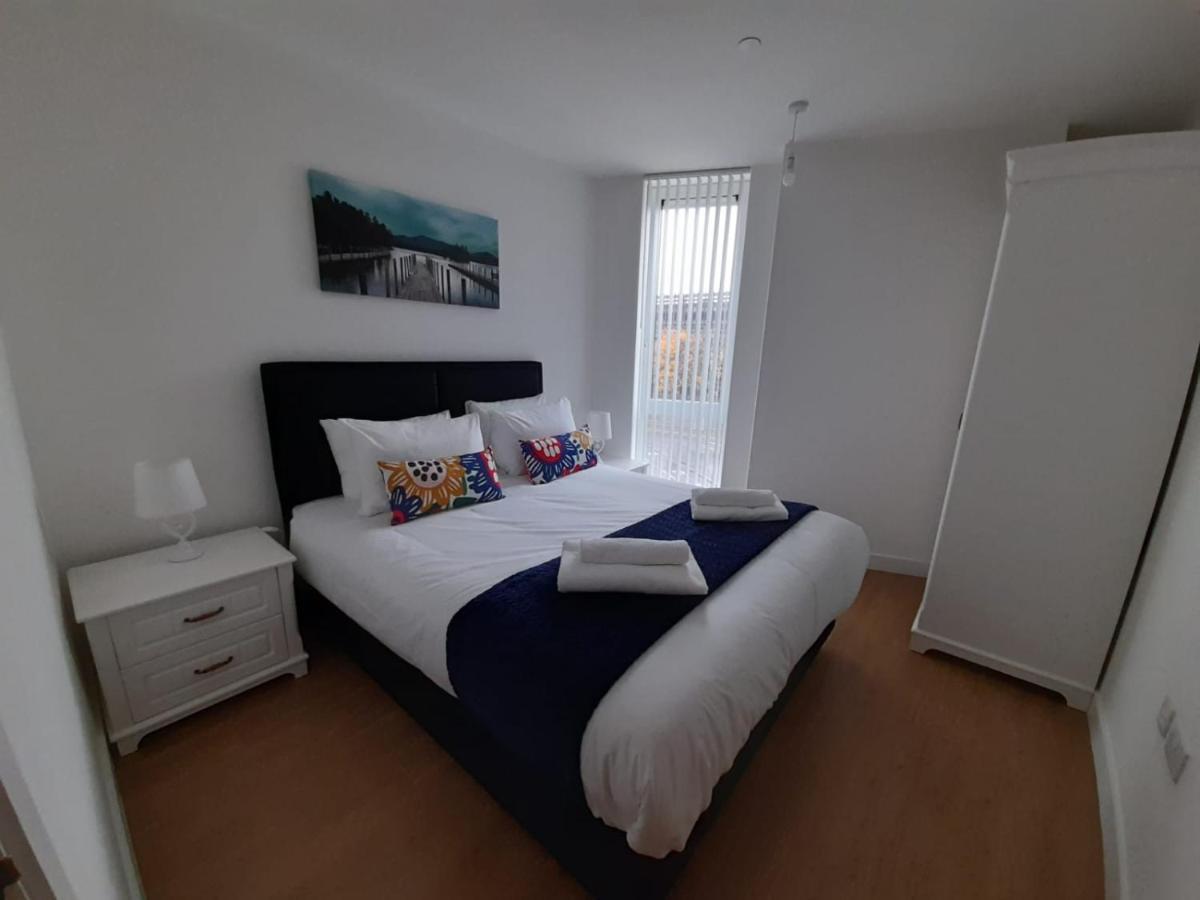 Berks Luxury Serviced Apartments , Free Parking, Free Gym And Free Wifi Bracknell Exterior photo