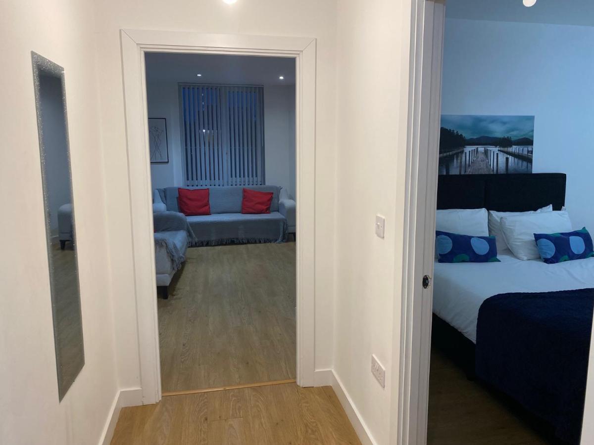 Berks Luxury Serviced Apartments , Free Parking, Free Gym And Free Wifi Bracknell Exterior photo