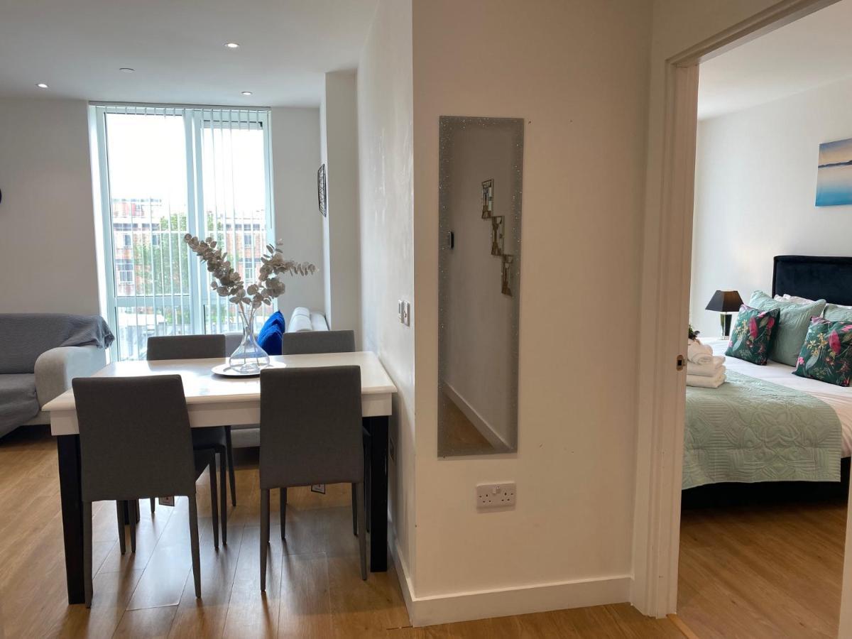 Berks Luxury Serviced Apartments , Free Parking, Free Gym And Free Wifi Bracknell Exterior photo
